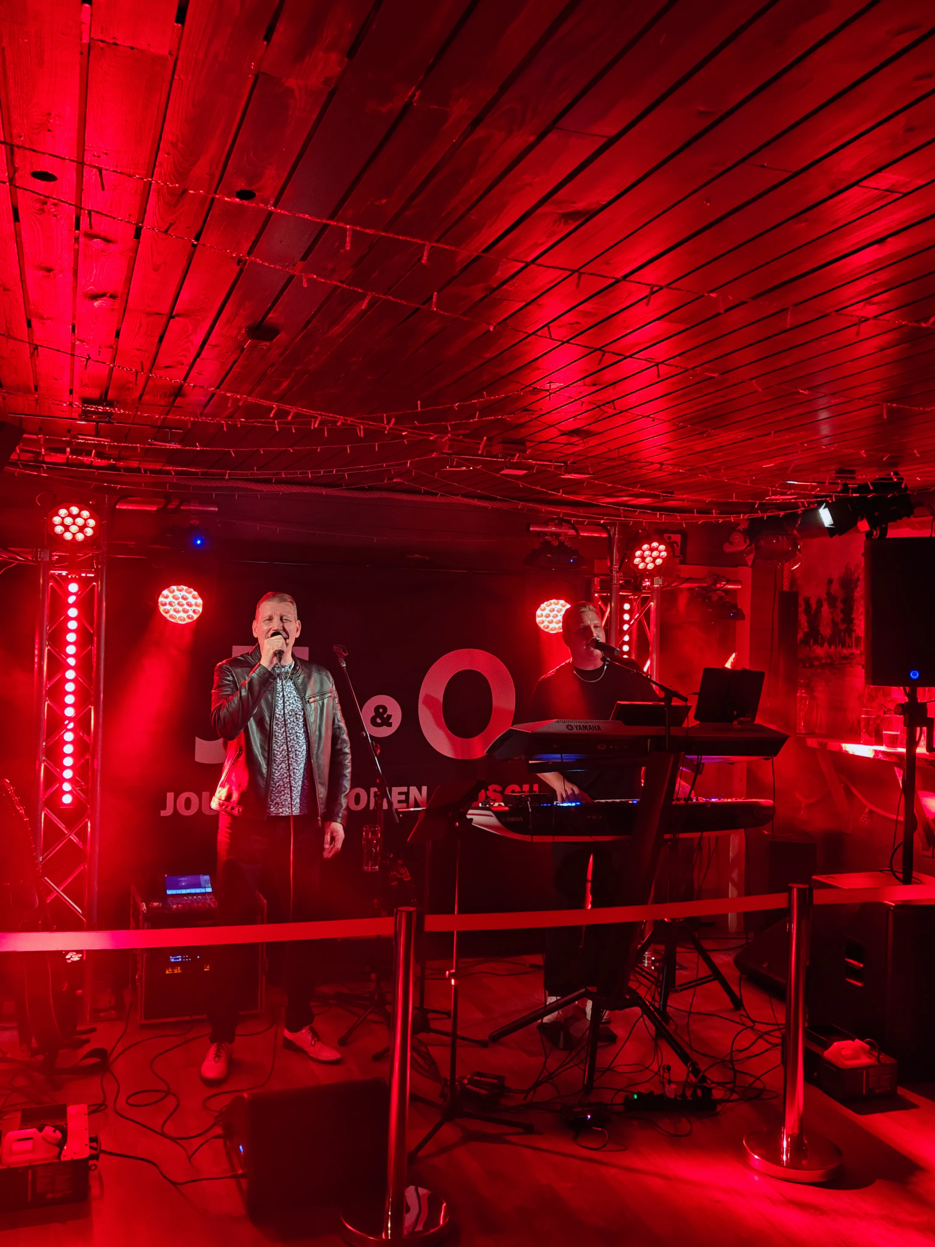 Jouni Laasonen & Oscu Selostajatorpalla.