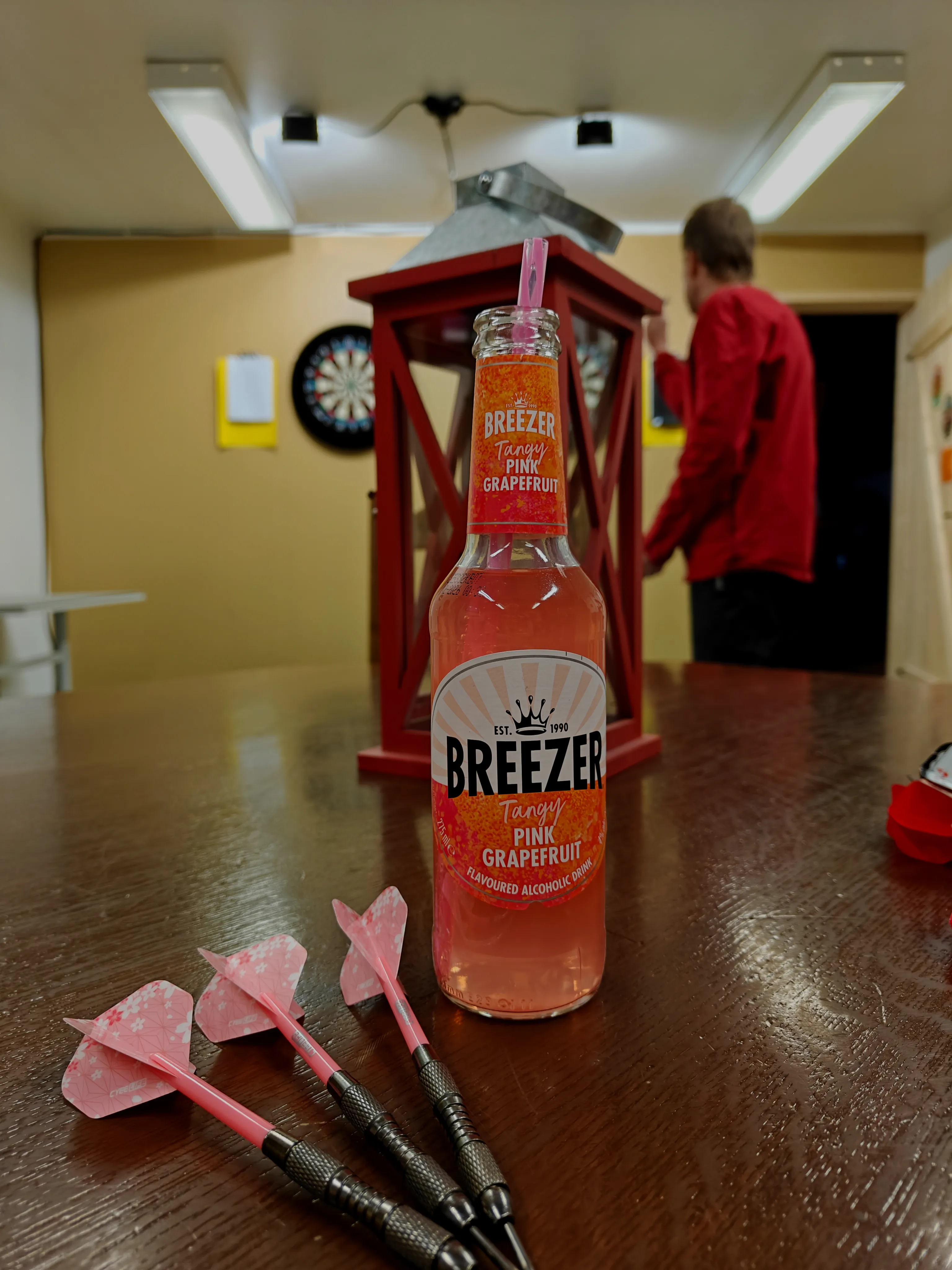 Tikanheittoa ja hyvää juomaa.